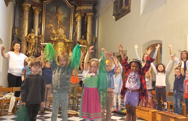 Segensfeier Schulkinder / Pfarrkindergarten Graz-Graben In der Pfarrkirche nahmen wir Abschied von unseren Schulkindern.